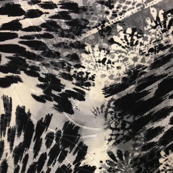 Jm Collection Tunic Top XL Black White Abstract Print Textured fabric EUC - Picture 2 of 9